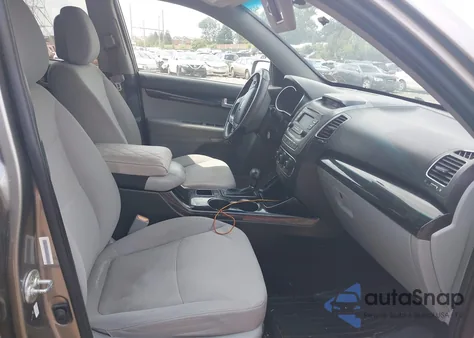 2015 Kia Sorento Lx z USA, uszkodzony, nr VIN 5XYKT3A62FG656790